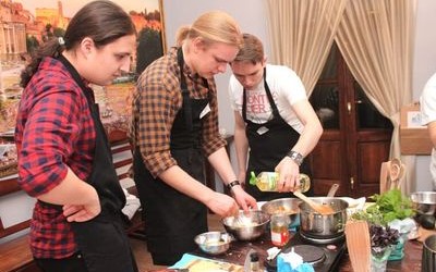 najlepsze hamburgery Warsztaty kulinarne gastronomiczne gotowanie pokazy w galeriach handlowych szkoła gotowania dzieci dorośli firmy instytucje publiczne centrum dom kultury